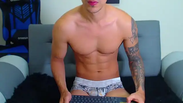 Snapshot of Tristan-bm chatting on February 1, 2:45 pm Tristan-bm online show from February 1, 2:45 pm