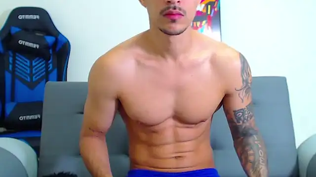 Snapshot of Tristan-bm chatting on December 8, 4:18 pm Tristan-bm online show from December 8, 4:18 pm