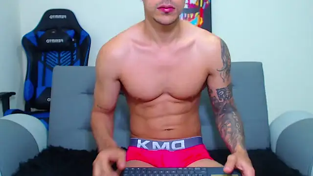 Snapshot of Tristan-bm chatting on January 8, 2:25 pm Tristan-bm online show from January 8, 2:25 pm