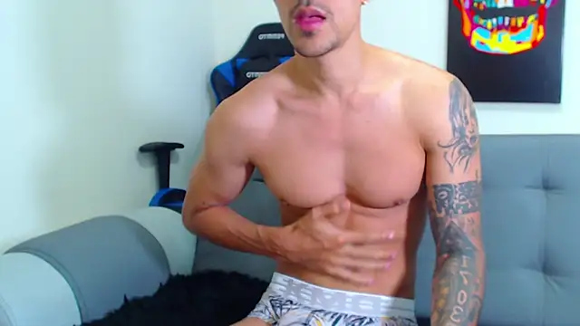 Snapshot of Tristan-bm chatting on January 12, 12:55 pm Tristan-bm online show from January 12, 12:55 pm