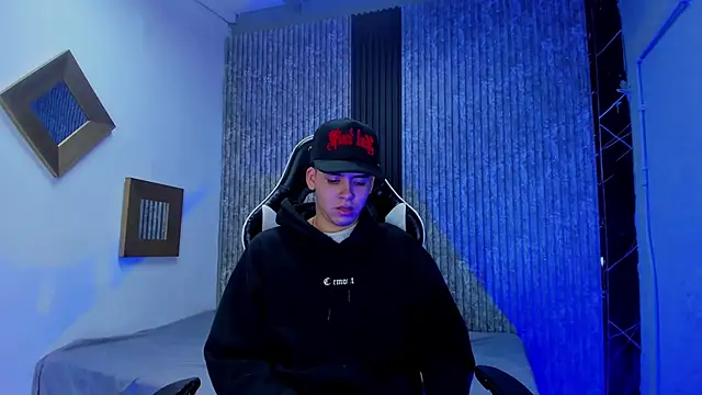 Mike 0233  online show from December 2, 4:26 am