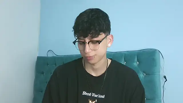  Thomas hot  online show from April 16, 2:33 am