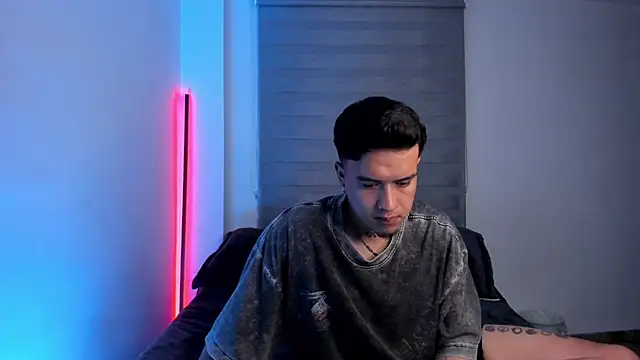 MrUniverse  online show from March 18, 11:42 pm