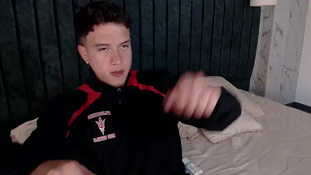 MrUniverse  online show from December 4, 4:10 am