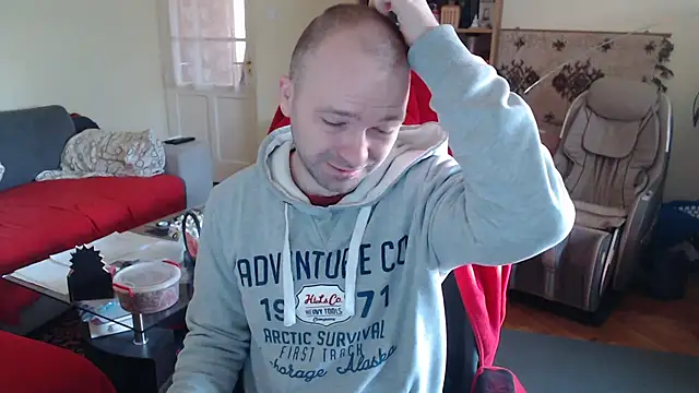 Snapshot of RealManHaveHairy chatting on February 19, 6:33 am RealManHaveHairy online show from February 19, 6:33 am