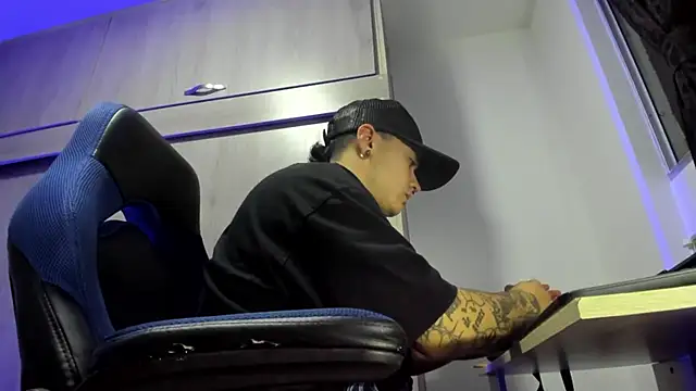 male pussy online show from December 18, 3:13 am