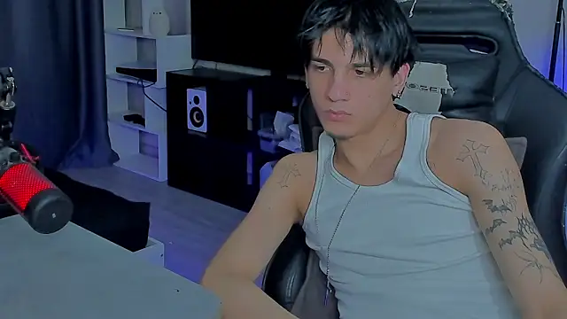 MarkBrowniii online show from December 23, 6:55 am