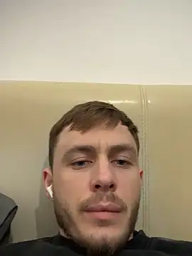 Snapshot of Julian128 chatting on February 23, 9:14 pm Julian128 online show from February 23, 9:14 pm