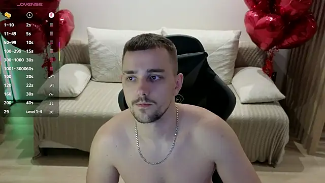 Snapshot of Larstar01 chatting on October 27, 10:56 pm Larstar01 online show from October 27, 10:56 pm