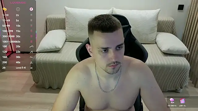 Snapshot of Larstar01 chatting on September 20, 9:15 pm Larstar01 online show from September 20, 9:15 pm