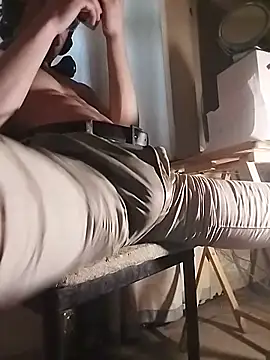 bigdickbulge28 online show from June 18, 12:32 pm