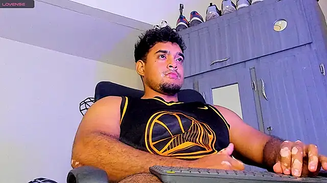 Snapshot of Big_furry_bear13 chatting on February 21, 4:29 am Big furry bear13 online show from February 21, 4:29 am