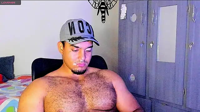 Snapshot of Big_furry_bear13 chatting on January 29, 8:08 am Big furry bear13 online show from January 29, 8:08 am