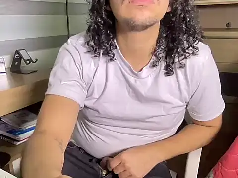 littlelatinhunter online show from November 30, 11:51 pm