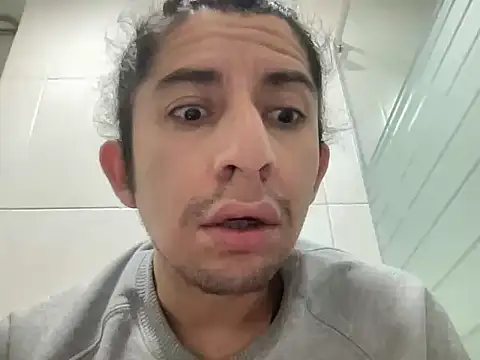 littlelatinhunter online show from December 15, 11:07 am