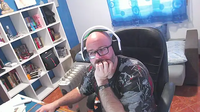 ravingr4d4 online show from March 6, 1:30 pm