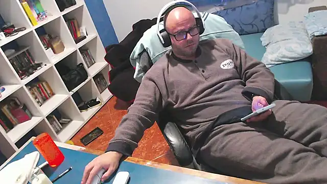 ravingr4d4 online show from December 20, 11:56 pm