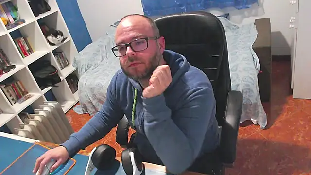 ravingr4d4 online show from February 10, 10:47 pm