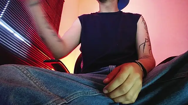 zacwatson  online show from March 22, 10:26 pm