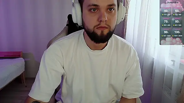 ChillyXO online show from March 13, 10:45 am