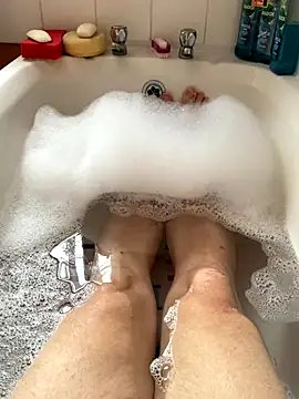 Snapshot of Russell1508 chatting on October 1, 10:08 am Russell1508 online show from October 1, 10:08 am