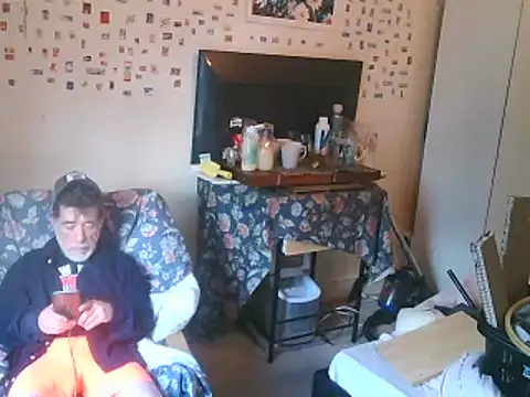 Snapshot of DaddyQuimHot chatting on February 27, 1:38 pm DaddyQuimHot online show from February 27, 1:38 pm