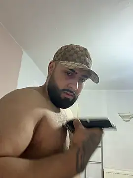 richardo-louis online show from May 22, 11:54 pm