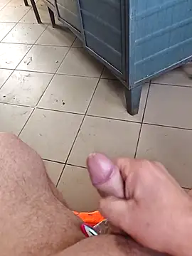 Szeltolo001 online show from March 16, 8:51 am