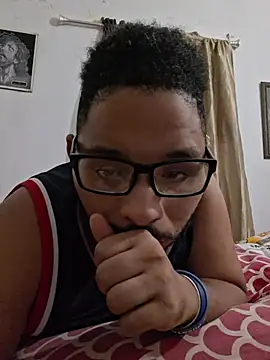 Snapshot of Dj-yefri-pauta chatting on October 10, 1:21 am Dj-yefri-pauta online show from October 10, 1:21 am