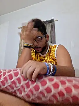 Snapshot of Dj-yefri-pauta chatting on September 10, 9:24 pm Dj-yefri-pauta online show from September 10, 9:24 pm