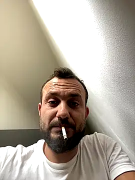 Snapshot of cosmin9000 chatting on October 11, 11:47 am cosmin9000 online show from October 11, 11:47 am