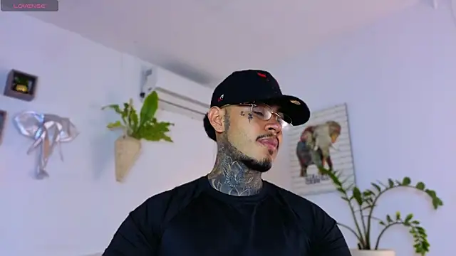 JordanSmiith  online show from December 16, 8:49 pm