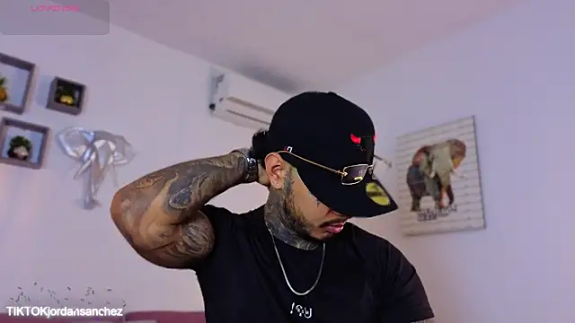 JordanSmiith  online show from January 13, 9:19 pm