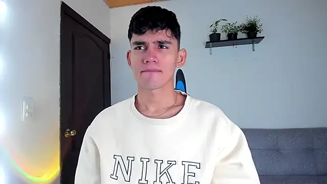 Snapshot of EstebanPerez_ chatting on January 23, 12:52 pm EstebanPerez online show from January 23, 12:52 pm