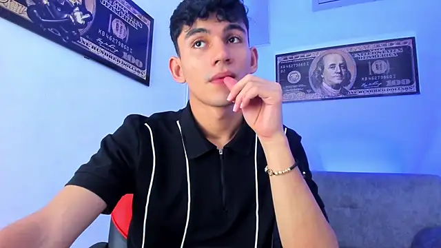 Snapshot of EstebanPerez_ chatting on January 13, 12:02 pm EstebanPerez online show from January 13, 12:02 pm