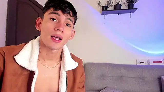 Snapshot of EstebanPerez_ chatting on January 29, 1:07 pm EstebanPerez online show from January 29, 1:07 pm