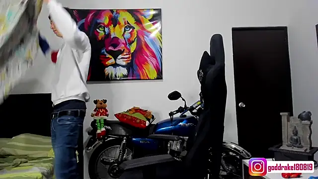 Snapshot of god_drake chatting on December 18, 11:13 am god drake online show from December 18, 11:13 am