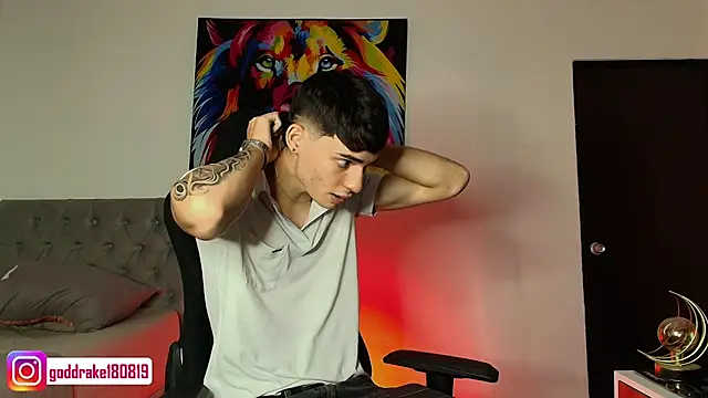 Snapshot of god_drake chatting on February 12, 10:15 pm god drake online show from February 12, 10:15 pm