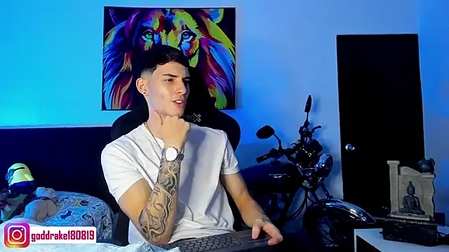 Snapshot of god_drake chatting on January 2, 9:39 pm god drake online show from January 2, 9:39 pm