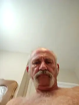 Snapshot of den-rock4u chatting on October 31, 1:18 am den-rock4u online show from October 31, 1:18 am