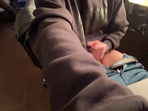 KendrickJiz online show from April 10, 10:39 pm