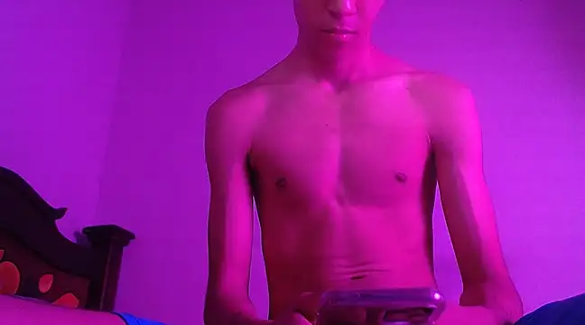 Snapshot of isaaclatino chatting on January 9, 4:41 am isaaclatino online show from January 9, 4:41 am