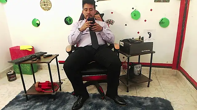 KalethBigDick online show from April 11, 7:45 am