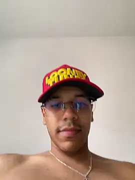 MATEO SWEET online show from May 3, 9:39 pm