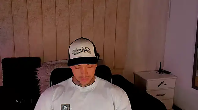 Snapshot of Stiven_collins chatting on December 9, 3:29 am Stiven collins online show from December 9, 3:29 am