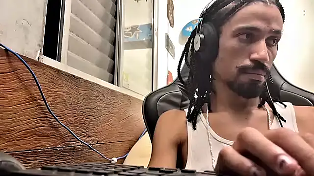 Snapshot of hotcamboy420 chatting on February 7, 4:27 am hotcamboy420 online show from February 7, 4:27 am