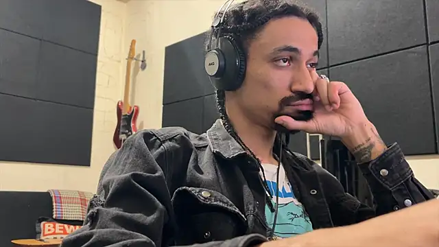 hotcamboy420 online show from November 13, 3:44 am