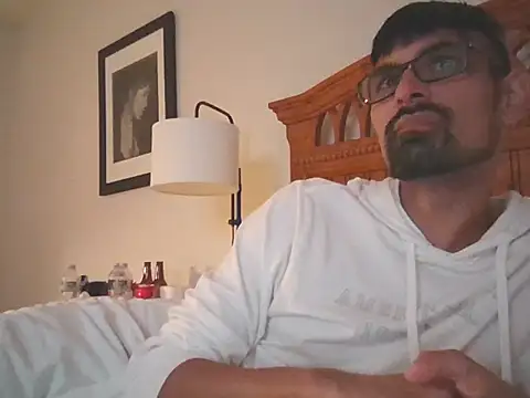 Snapshot of spence204011 chatting on October 19, 1:21 am spence204011 online show from October 19, 1:21 am