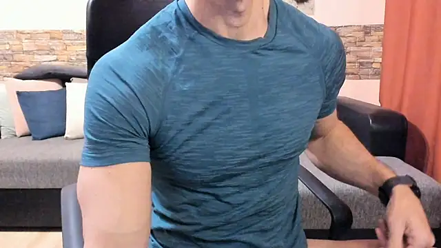 HotHunkTrainer online show from December 18, 9:49 am