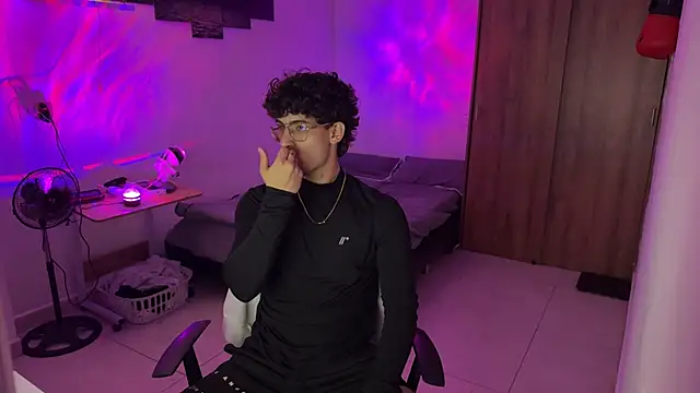 Kisan Smith online show from December 18, 2:18 am